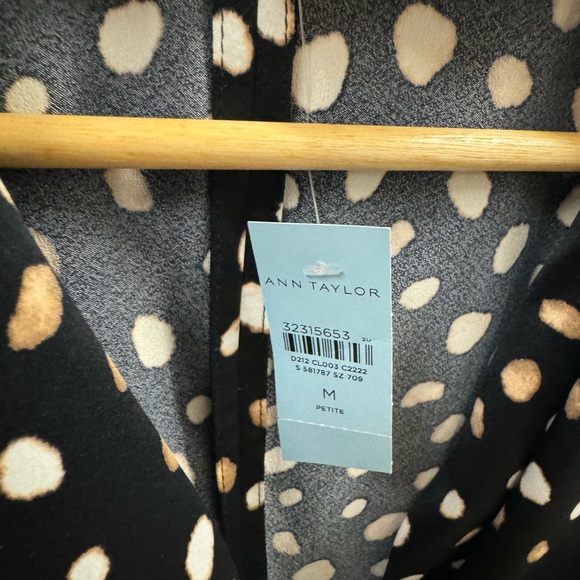 Ann Taylor NWT wrap blouse Medium - Picture 4 of 4